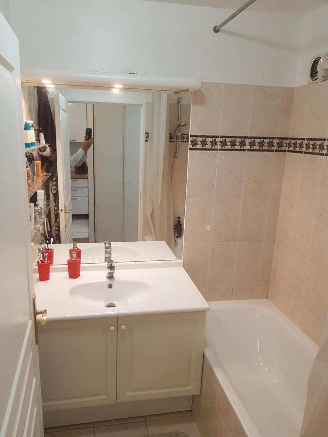 Cozy Room In Paris Ladefense Курбьовоа Екстериор снимка